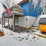 Poconos Retreat With Hot Tub And Fire Pit!