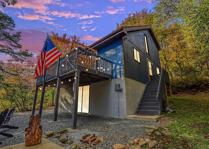 Poconos Retreat With Hot Tub And Fire Pit!