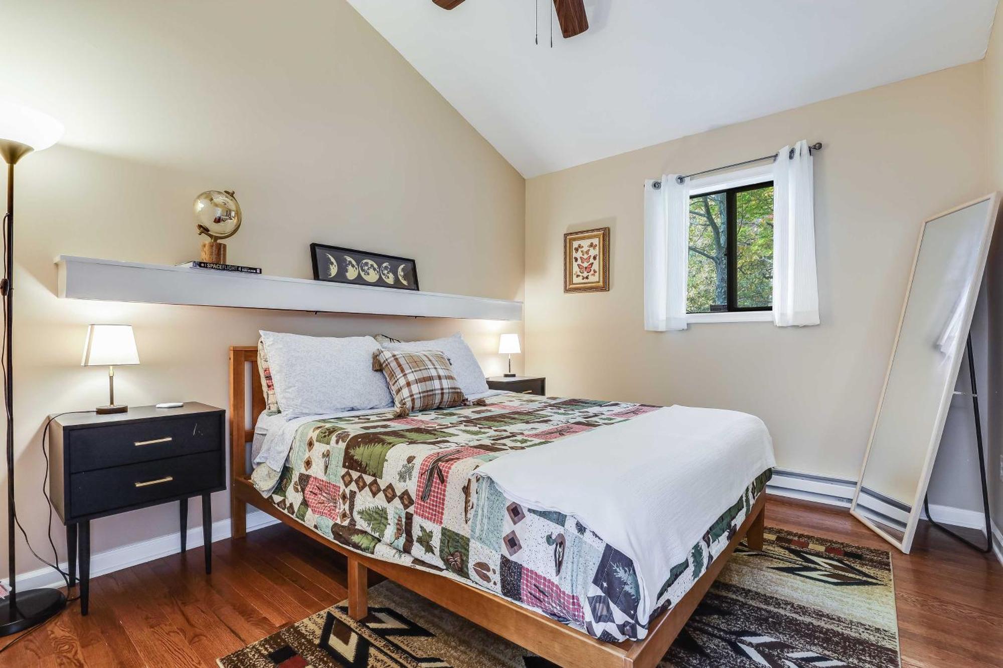 Poconos Retreat With Hot Tub And Fire Pit! *