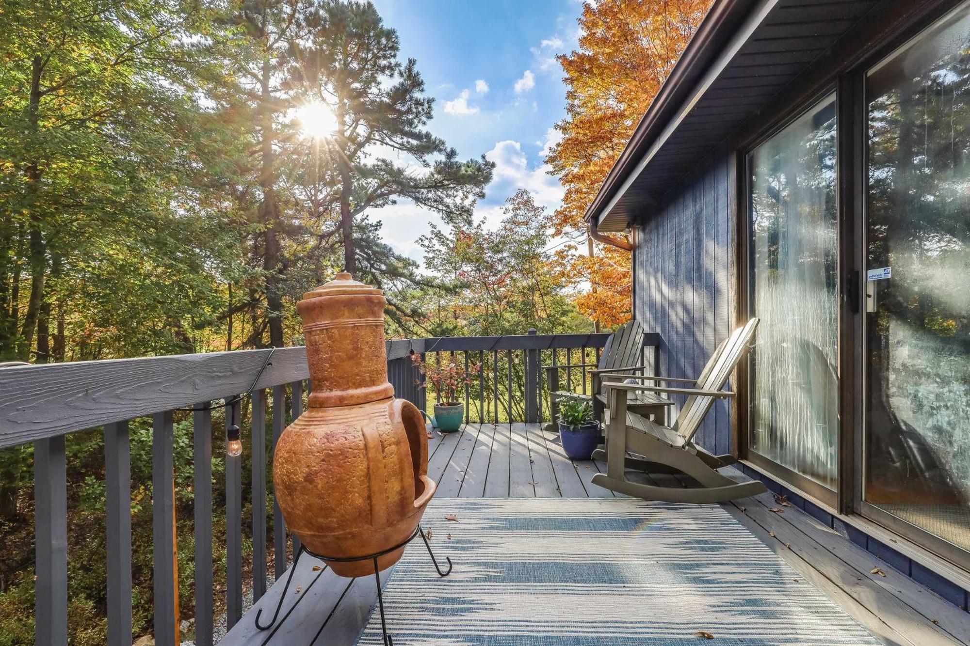Poconos Retreat With Hot Tub And Fire Pit! * Long Pond