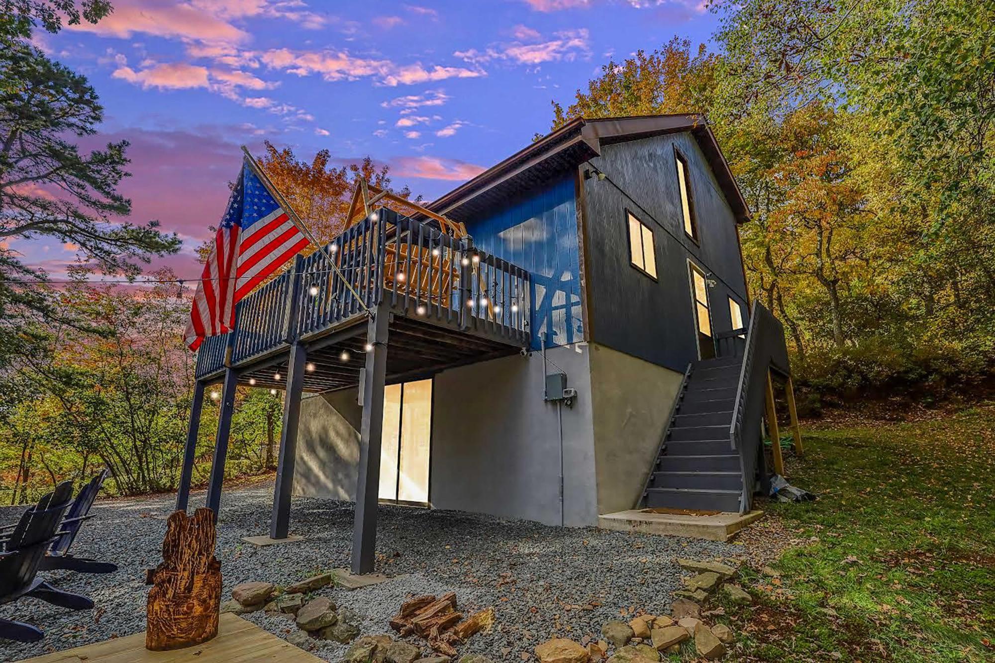 Ferienhaus Poconos Retreat With Hot Tub And Fire Pit! Long Pond
