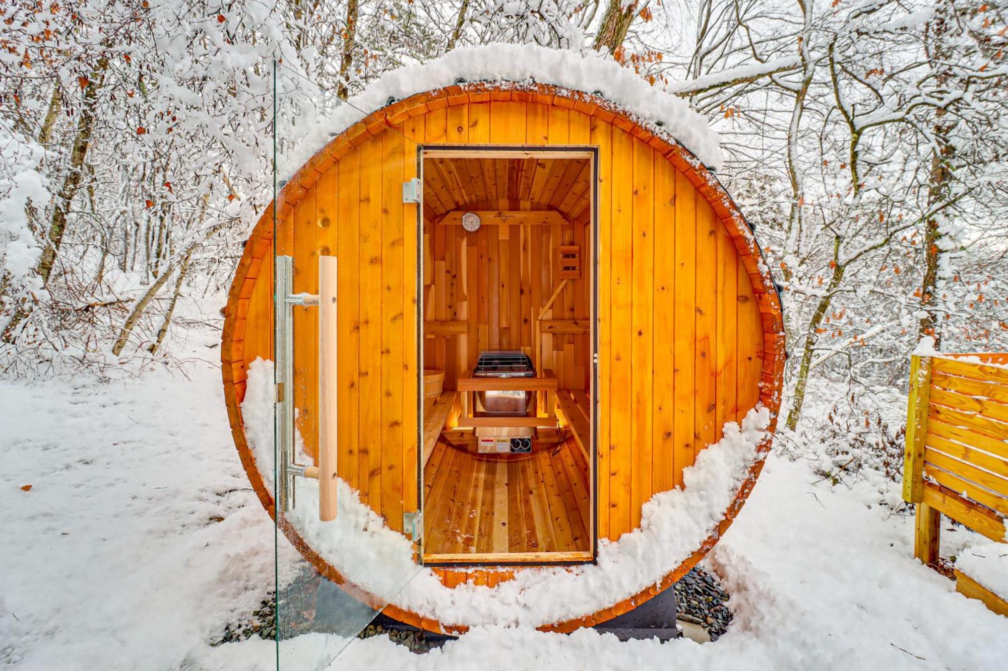 Ferienhaus Poconos Retreat With Hot Tub And Fire Pit! Long Pond