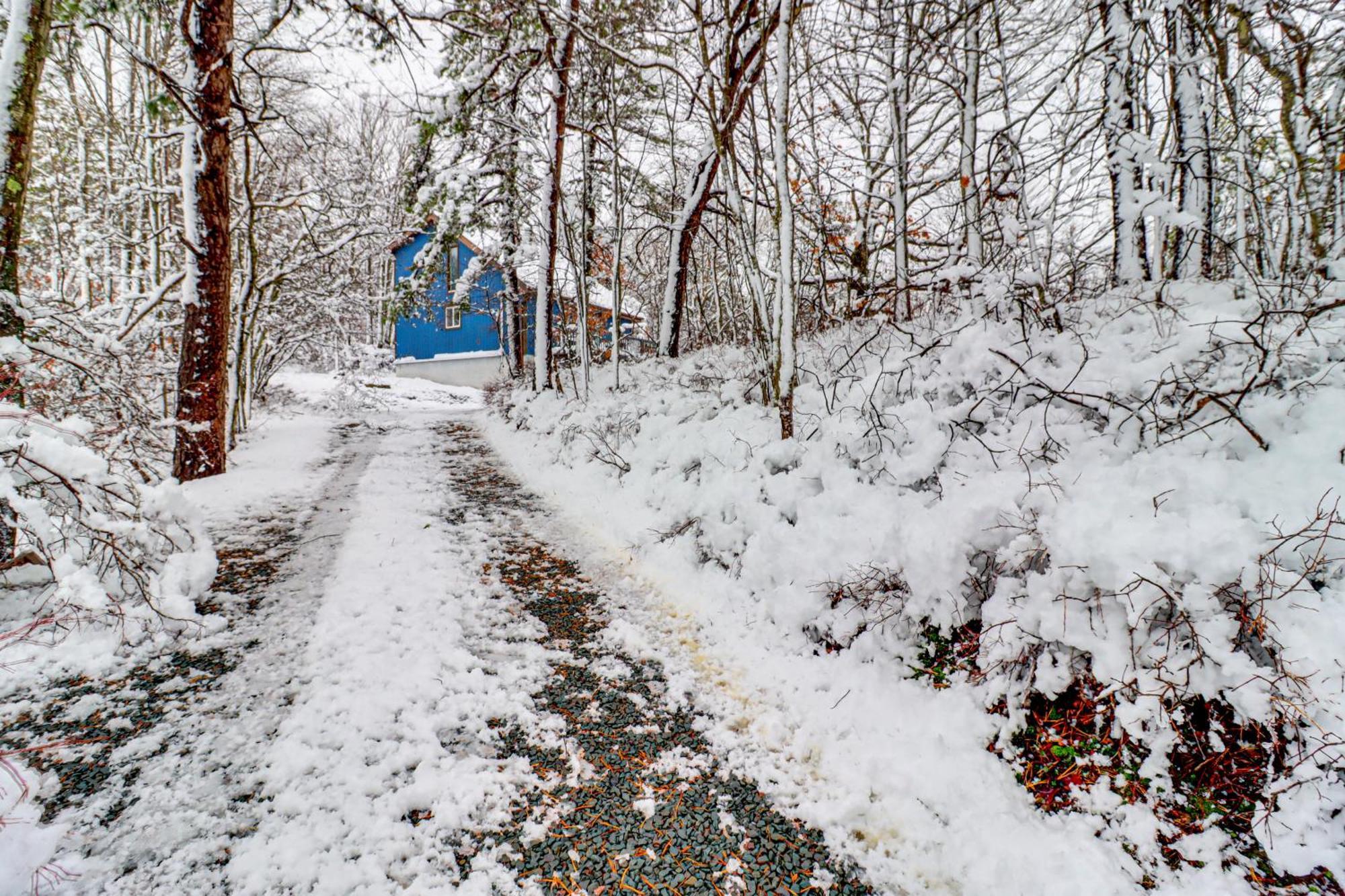 Poconos Retreat With Hot Tub And Fire Pit! *